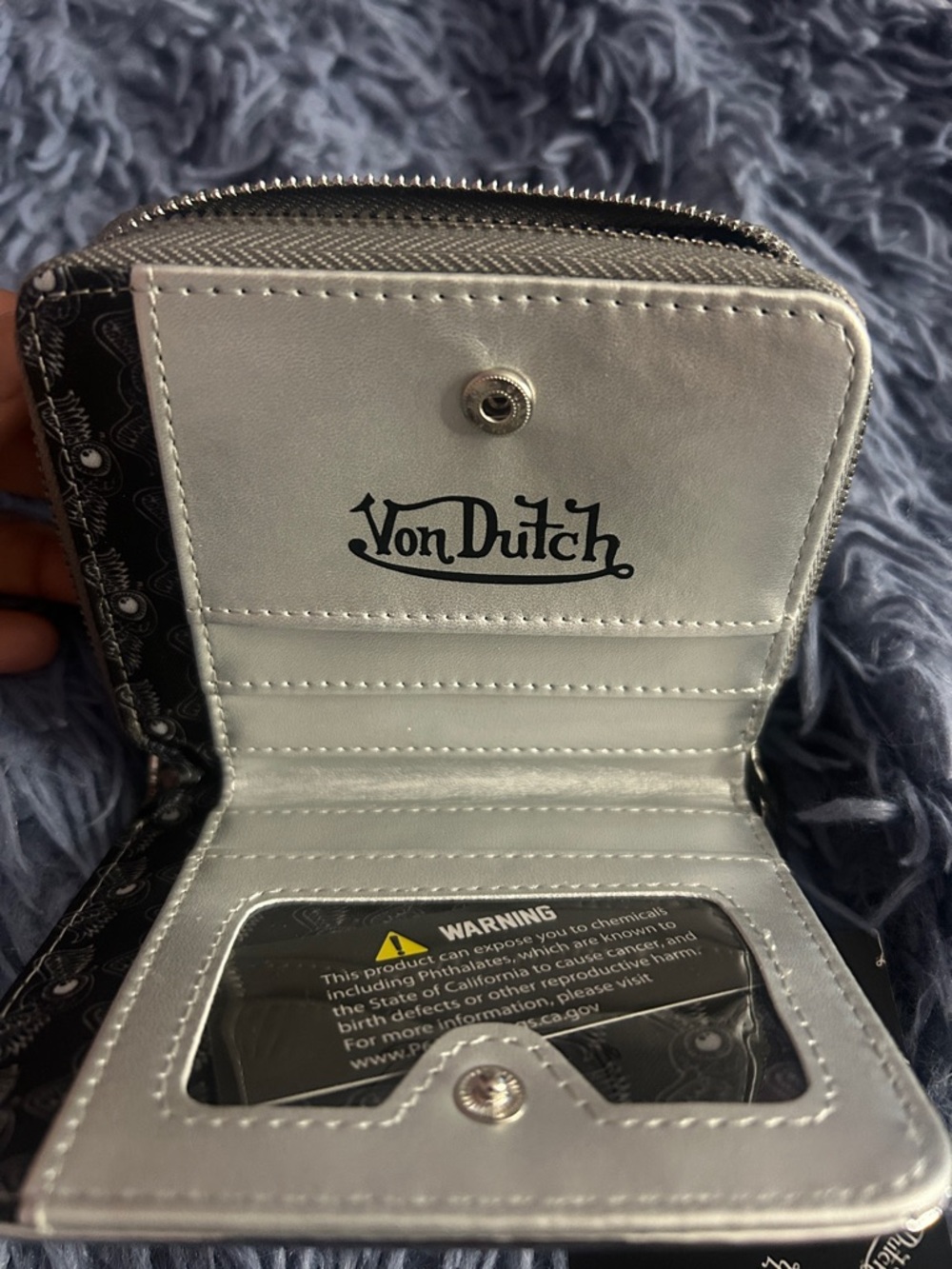 Von Dutch Metallic Silver Compact Wallet with Embossed Logo - Picture 3 of 5